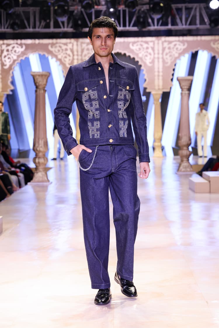 Fashion runway - Karma collection